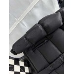 2025年12月3日秋冬新作Pradaダウンジャケット高品質人気商品/LDF工場