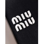 2025年12月5日入荷新作Miumiuセーター ★高級品/誕生日プレゼント/OM工場