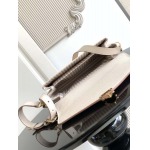 2025年12月8日入荷ヴィトン バッグM14977高品質新作/誕生日プレゼント