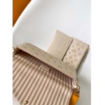 2025年12月8日入荷ヴィトン バッグM83025 M15968 M69977 M80428 M82047M81759 M82349M82480 M64064M82363 M68697M67856 M64099 M63700Pochett