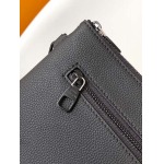 2025年12月9日入荷Louis Vuitton バッグM25955 iPad LV Aerogram LV 30.0 x 22.0 x 5.0 高品質新作/誕生日プレゼント/ZC工場