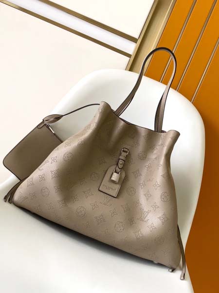 2025年12月9日入荷Louis Vuitton バッグM...