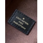 2025年12月9日入荷Louis Vuitton バッグM26304 2025 Side Trunk Monogram 23.5 x 16. 高品質新作/誕生日プレゼント/ZC工場