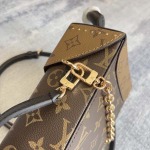 2025年12月9日入荷Louis Vuitton バッグM82465 Camera Box Monogram Reverse S-lock Petite Malle 12.5 x 17.6 x 6.0 高品質新作/誕生日プレゼント/ZC工