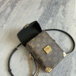 2025年12月9日入荷Louis Vuitton バッグM82465 Camera Box Monogram Reverse S-lock Petite Malle 12.5 x 17.6 x 6.0 高品質新作/誕生日プレゼント/ZC工