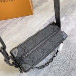 2025年12月9日入荷Louis Vuitton バッグM55702 Soft Trunk Monogram Taurillon 18.5 x 13.0 x 8.0 Taurillon 高品質新作/誕生日プレゼント/ZC工場