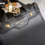 2025年12月9日入荷Louis Vuitton バッグM13357 M13358 Coussin Backpack Coussin Monogram LV Coussin 26 x 10 x 21  高品質新作/誕生日プレゼント/ZC工