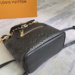 2025年12月9日入荷Louis Vuitton バッグM13357 M13358 Coussin Backpack Coussin Monogram LV Coussin 26 x 10 x 21  高品質新作/誕生日プレゼント/ZC工