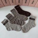 2025年12月10日入荷新品MiuMiu靴下ギフト/誕生日/記念品/アクセサリーkaka工場