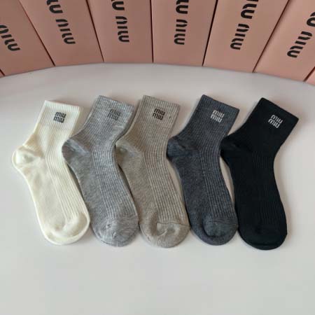 2025年12月10日入荷新品MiuMiu靴下ギフト/誕生日...