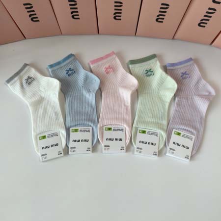2025年12月10日入荷新品MiuMiu靴下ギフト/誕生日...