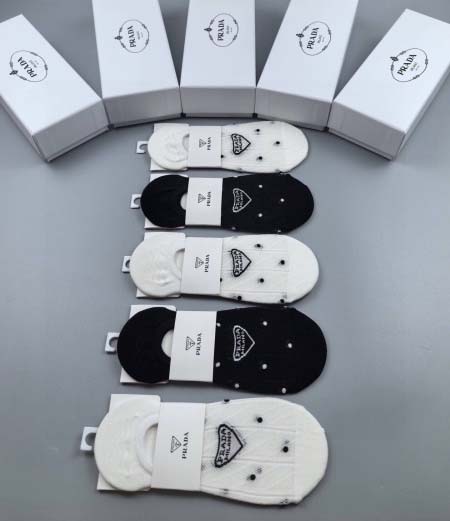 2025年12月10日入荷新品Prada靴下ギフト/誕生日/...