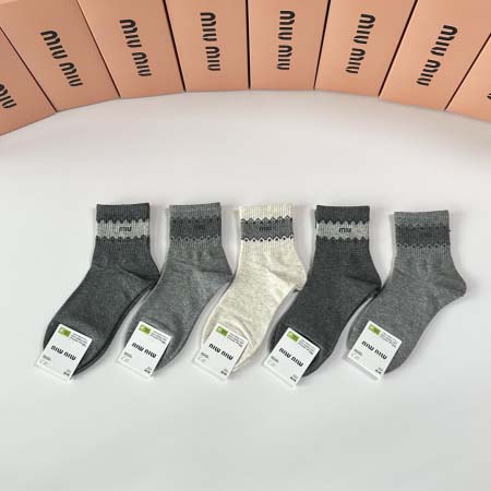 2025年12月10日入荷新品MiuMiu靴下ギフト/誕生日...