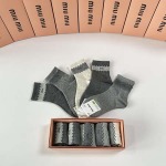 2025年12月10日入荷新品MiuMiu靴下ギフト/誕生日/記念品/アクセサリーkaka工場