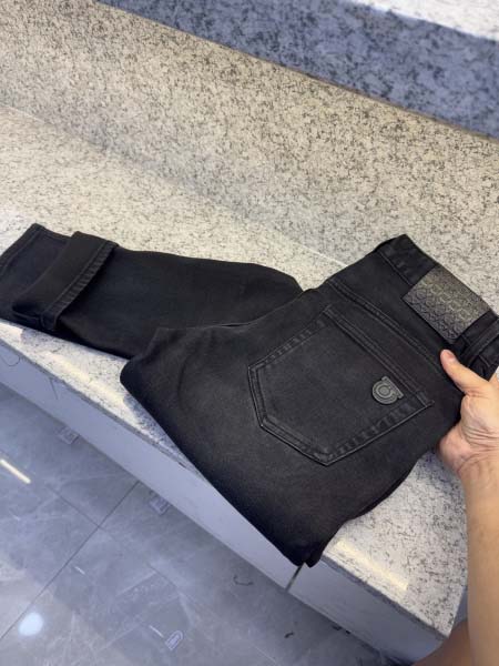 2025年12月12日入荷新作Ferragamoジーパン秋冬...