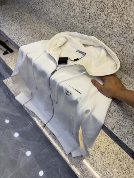 2025年12月15日入荷新作Pradaジャケット秋冬高品質...