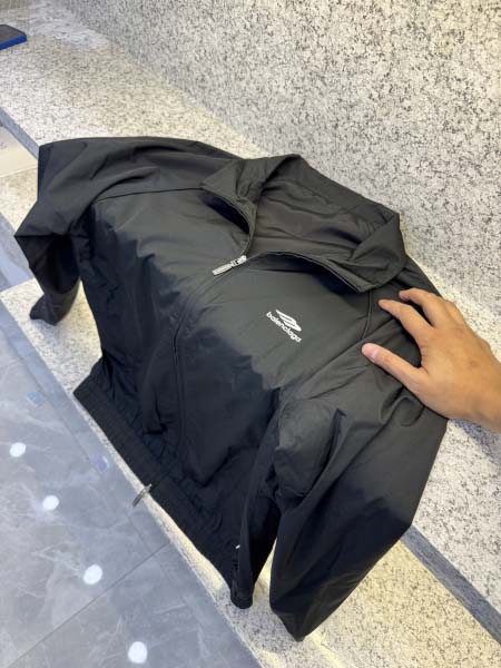 2025年12月15日入荷新作Balenciagaジャケット...