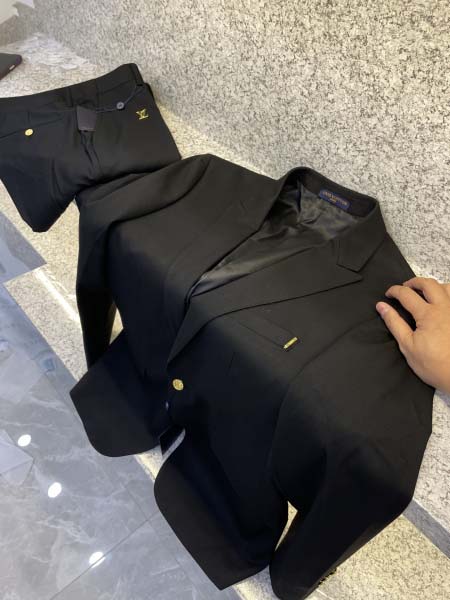 2025年12月15日入荷新作Louis Vuitton背広...