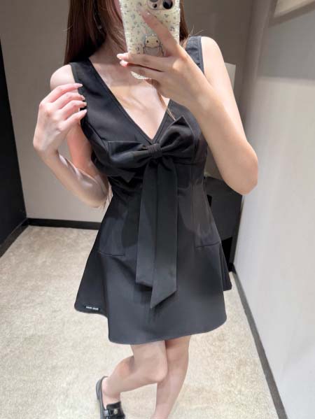 2026年4月9日入荷早春新作Miumiu女性用ファッション/誕生日プレゼント/贈り物 can工場