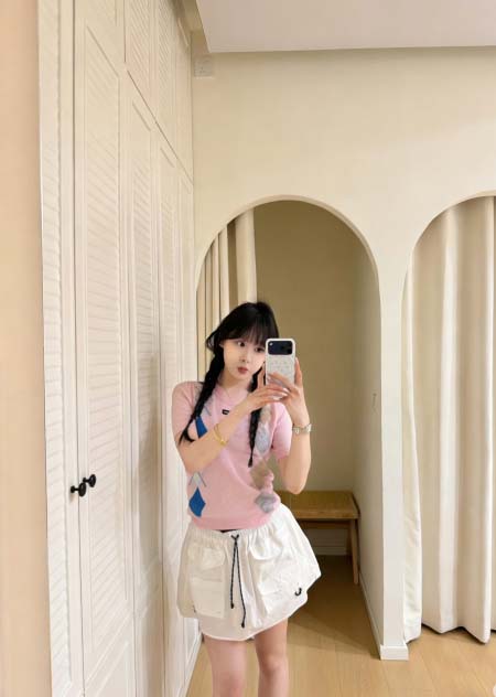 2026年4月9日入荷早春新作Miumiuニットトップ女性用ファッション/誕生日プレゼント/贈り物 can工場