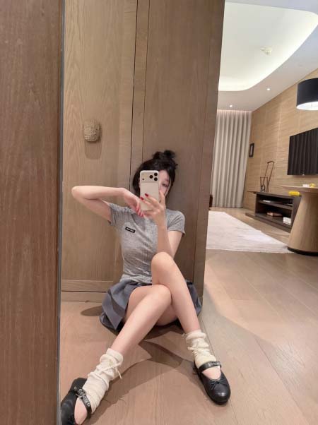 2026年4月9日入荷早春新作Miumiuセット女性用ファッ...