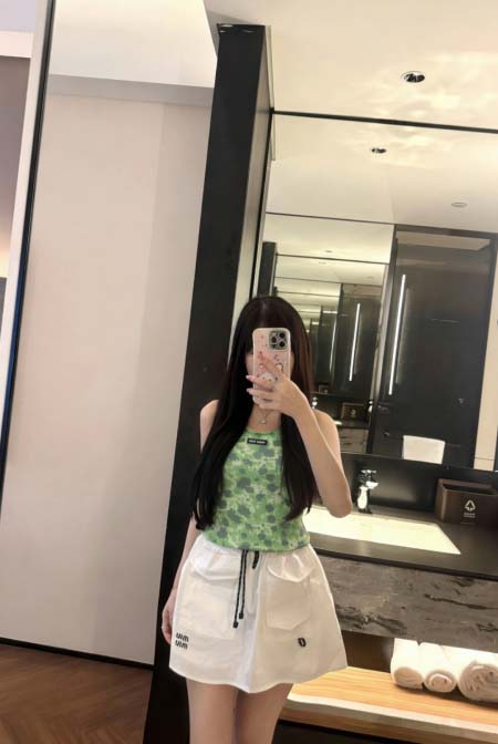 2026年4月9日入荷早春新作Miumiu女性用ファッション...