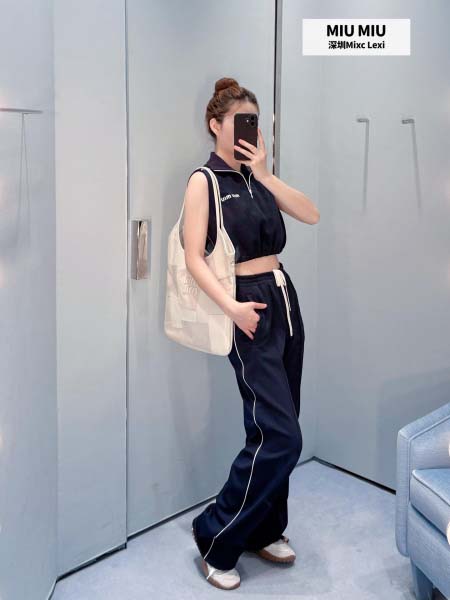 2026年4月9日入荷早春新作Miumiu女性用ファッション...