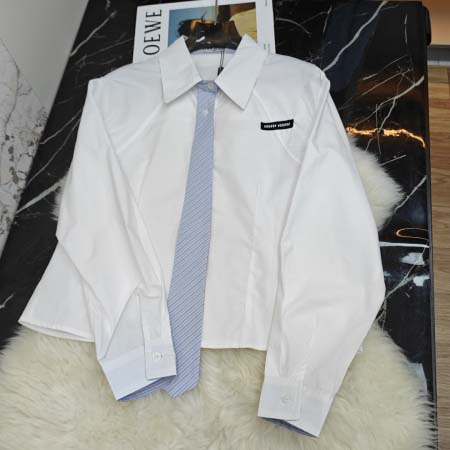 2026年4月9日入荷早春新作Miumiu女性用ファッション...