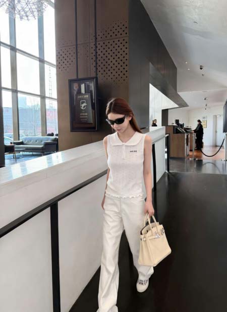 2026年4月9日入荷早春新作Miumiuニットトップ女性用...