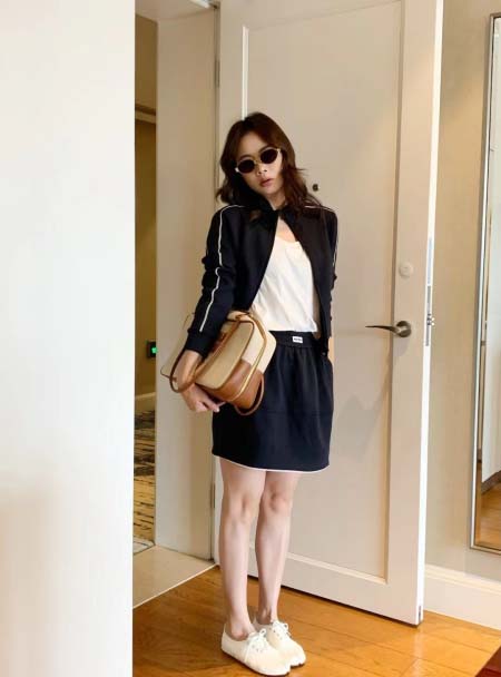 2026年4月9日入荷早春新作Miumiuセット女性用ファッ...