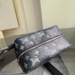 2026年7月19日入荷Louis VuittonP350M28835   LOCKER DOPP KIT   Locker Dopp Kit  Monogram  Monogram Shadow  高品質新作/誕生日プレゼント/XS工場