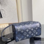 2026年7月19日入荷Louis VuittonP350M28835   LOCKER DOPP KIT   Locker Dopp Kit  Monogram  Monogram Shadow  高品質新作/誕生日プレゼント/XS工場