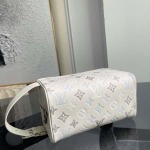 2026年7月19日入荷Louis VuittonP350M28835   LOCKER DOPP KIT   Locker Dopp Kit  Monogram  Monogram Shadow  高品質新作/誕生日プレゼント/XS工場