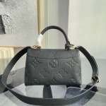 2026年7月19日入荷Louis VuittonM45978 Madeleine BB  Monogram Empreinte  Monogram  S-lock  Pochette Mtis  高品質新作/誕生日プレゼント/XS工場