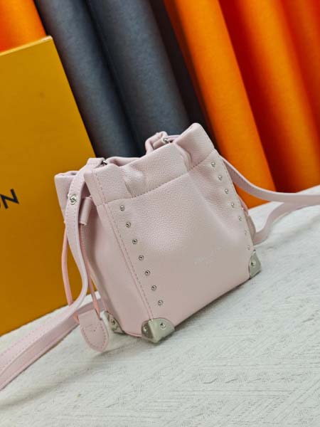 2026年8月8日入荷ヴィトンバッグM29323 M2A067  Nano No Trunk  Trunk  Monogram 15 x 17 x 8 (CM)   Monogram人気の新作/誕生日プレゼント/ZC工場