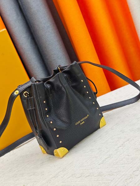 2026年8月8日入荷ヴィトンバッグM29323 M2A067  Nano No Trunk  Trunk  Monogram 15 x 17 x 8 (CM)   Monogram人気の新作/誕生日プレゼント/ZC工場