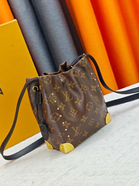 2026年8月8日入荷ヴィトンバッグM29323 M2A067  Nano No Trunk  Trunk  Monogram 15 x 17 x 8 (CM)   Monogram人気の新作/誕生日プレゼント/ZC工場