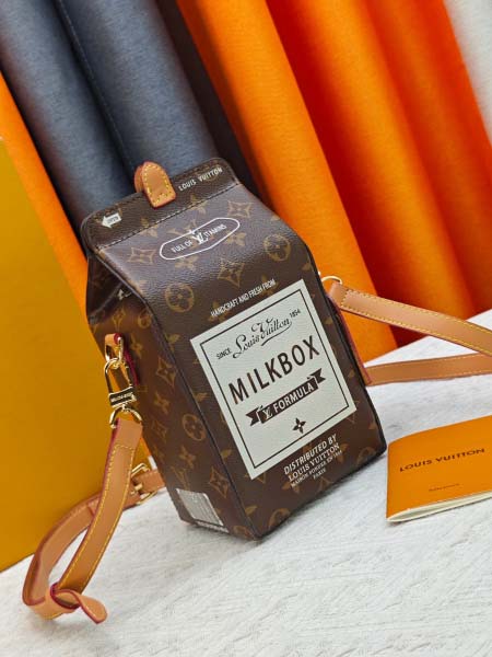2026年8月8日入荷ヴィトンバッグM29326  Milk  Monogram :12 x 22 x 10 (CM)人気の新作/誕生日プレゼント/ZC工場