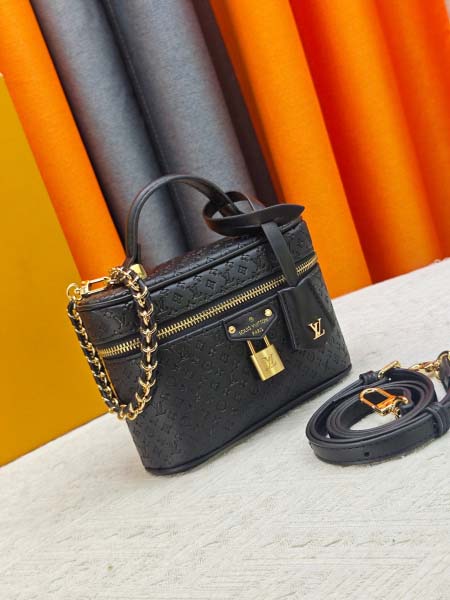 2026年8月8日入荷ヴィトンバッグM47125 M28334 M26097  Vanity Chain Pouch LV:19.0 x 11.5 x 6.5 CM人気の新作/誕生日プレゼント/ZC工場