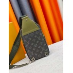 2026年8月8日入荷ヴィトンバッグM11703 M25891 M47137  M15078 M13963 M14953  Avenue  Monogram Eclipse 16 x 33 x 5.7CM 人気の新作/誕生日プレゼント/ZC
