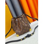 2026年8月8日入荷ヴィトンバッグM29323 M2A067  Nano No Trunk  Trunk  Monogram 15 x 17 x 8 (CM)   Monogram人気の新作/誕生日プレゼント/ZC工場