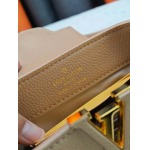 2026年8月8日入荷ヴィトンバッグM29497  Capucines MonogramDaydreamTaurillon  :21148cm人気の新作/誕生日プレゼント/ZC工場