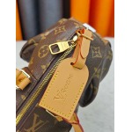 2026年8月8日入荷ヴィトンバッグM26982 163 Pooch Bag Monogram LV Lovers  Pharrell Williams 18.0 x 28.0 x 19.0 CM  Monogram   人気の新作/誕生日