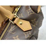 2026年8月8日入荷ヴィトンバッグM12617  163 Pooch Bag Monogram LV Lovers  Pharrell Williams 18.0 x 28.0 x 19.0 CM  Monogram   人気の新作/誕生