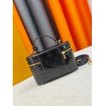 2026年8月8日入荷ヴィトンバッグM47125 M28334 M26097  Vanity Chain Pouch LV:19.0 x 11.5 x 6.5 CM人気の新作/誕生日プレゼント/ZC工場