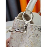 2026年8月8日入荷ヴィトンバッグM27322  []LV CapucinesEmpreinte+LVlogo+21-14-8人気の新作/誕生日プレゼント/ZC工場