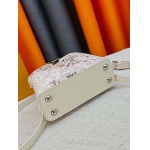 2026年8月8日入荷ヴィトンバッグM27322  []LV CapucinesEmpreinte+LVlogo+21-14-8人気の新作/誕生日プレゼント/ZC工場