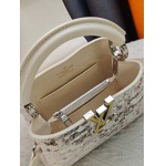 2026年8月8日入荷ヴィトンバッグM27322  []LV CapucinesEmpreinte+LVlogo+21-14-8人気の新作/誕生日プレゼント/ZC工場