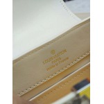 2026年8月8日入荷ヴィトンバッグM27322  []LV CapucinesEmpreinte+LVlogo+21-14-8人気の新作/誕生日プレゼント/ZC工場