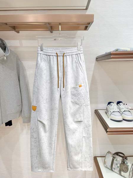 2026年8月19日入荷新作Louis Vuittonスラッ...